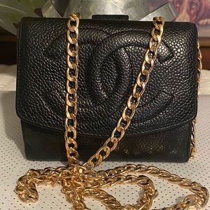 EUC Chanel Caviar Small Leather Compact black wallet.